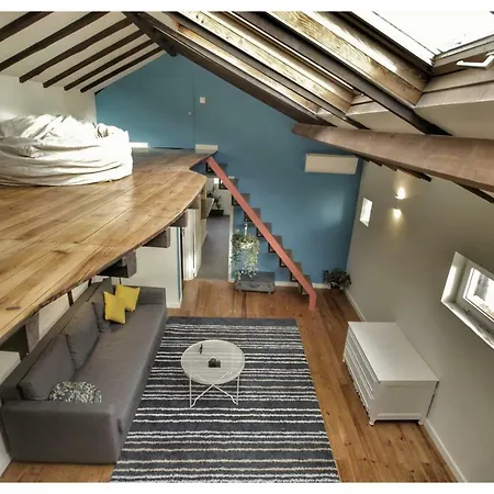 Charming Top Floor River View, Historic Center Apartment