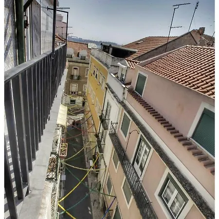 Charming Top Floor River View, Historic Center Lisbon