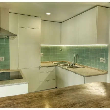 Charming Top Floor River View, Historic Center Lisbon